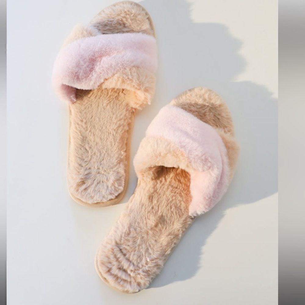 L*Space Cloud Slippers in Pink and Beige, Sizes XS/S (6-7) and M/L (8-10). NWT!
